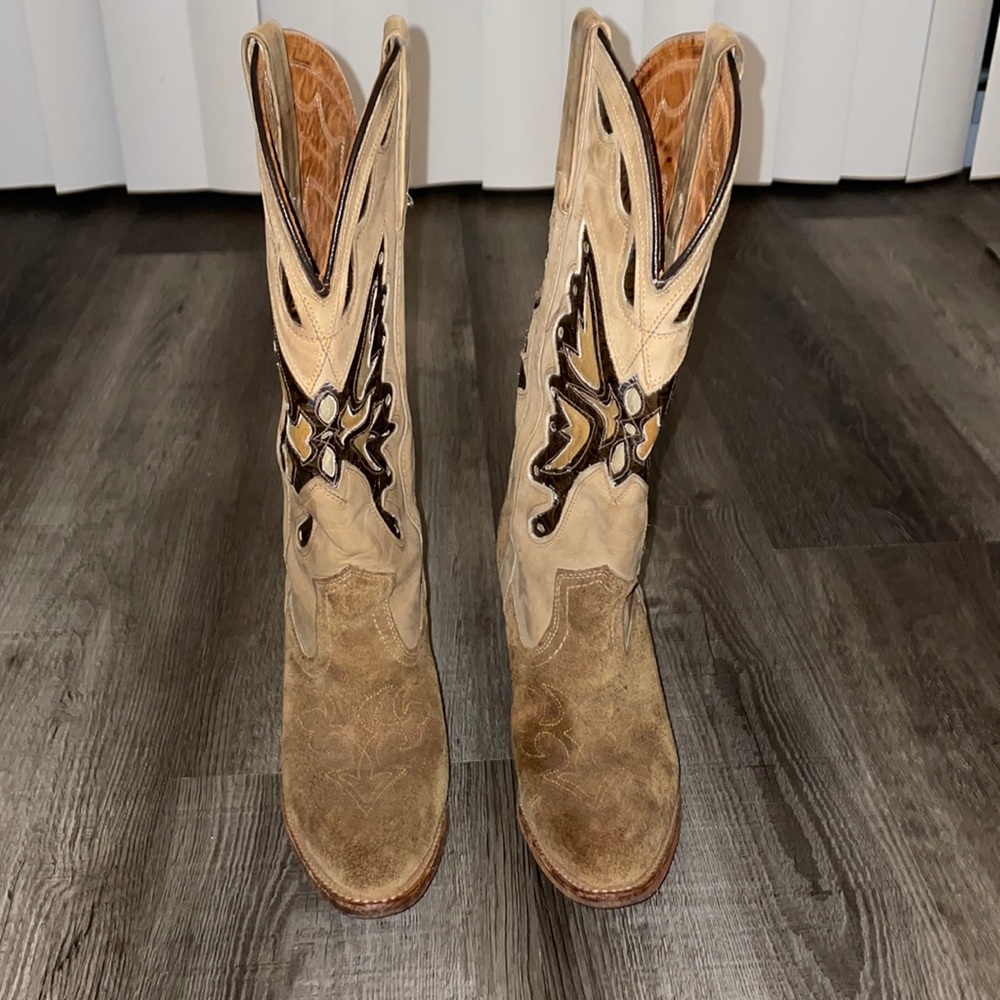 Miss Capezio brown cowboy-boots!